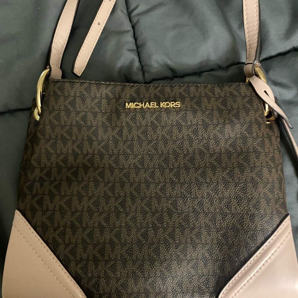 Excellent condition Michael Kors crossbody
